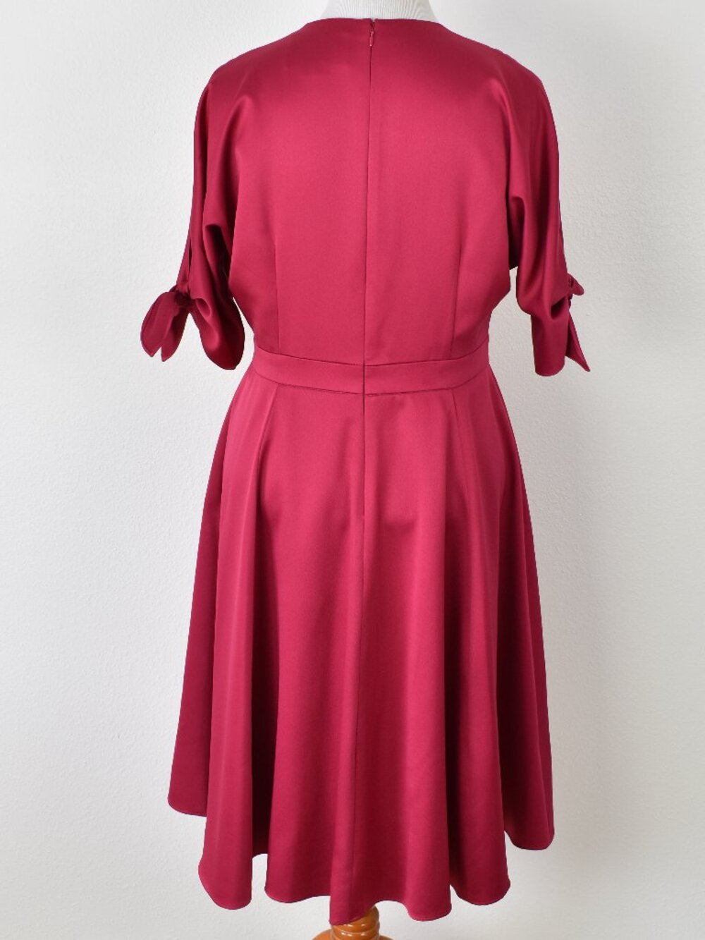 Gal Meets Glam DEBBIE Satin Fit and Flare Dress - 14 - Picture 8 of 11